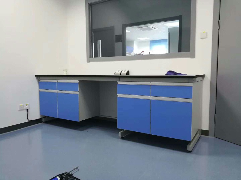 實(shí)驗(yàn)臺